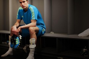 九游官网-特色全民趣味足球，乡村村民的运动狂欢，趣味足球赛