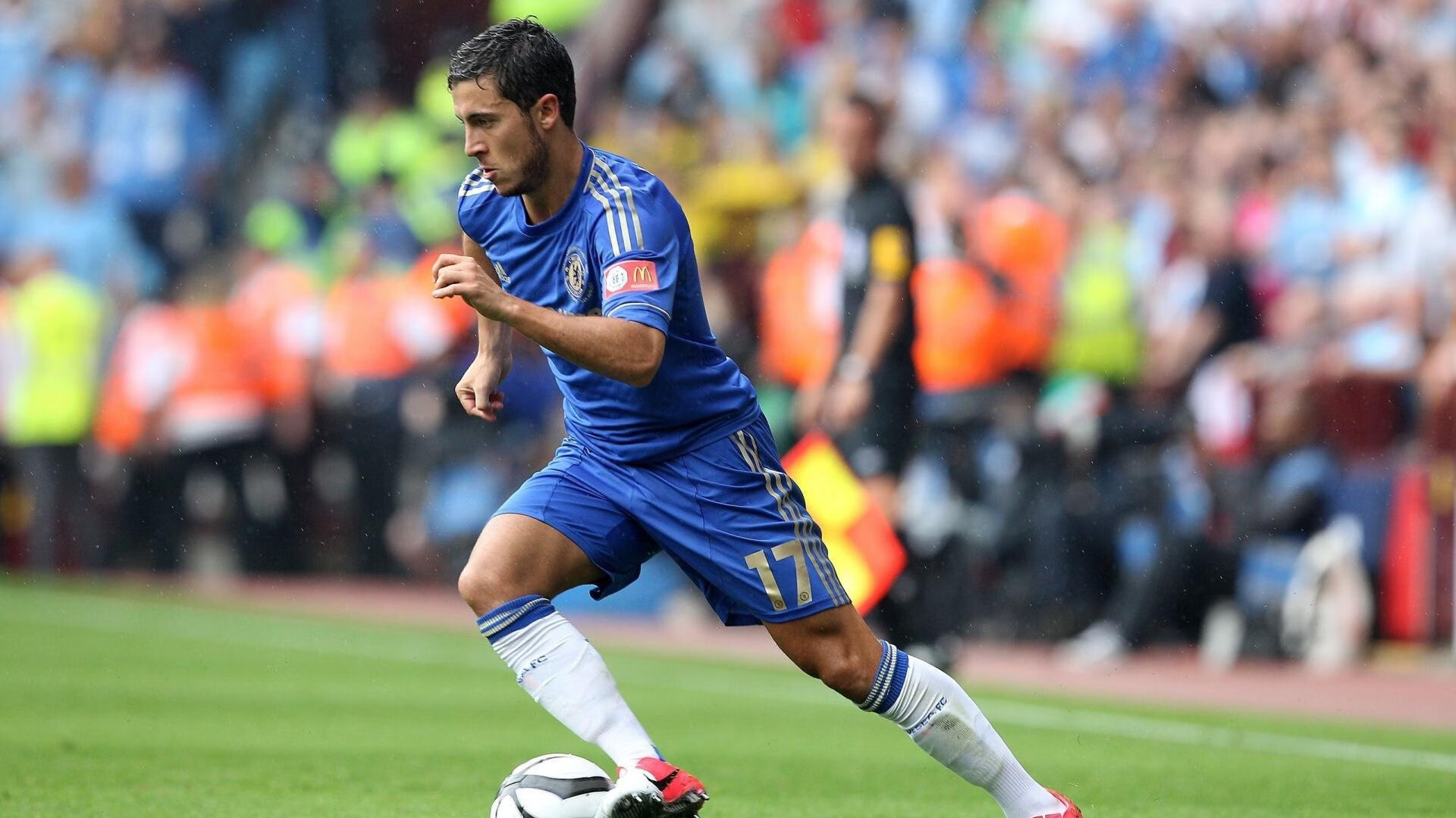 “超速狂飙：直线冲刺瞬间震撼全场”，超级跑车直线加速赛